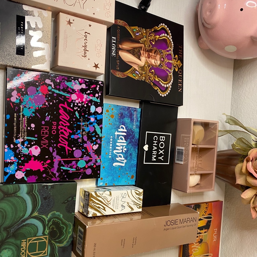 Bundle of makeup - Picture 2 of 10